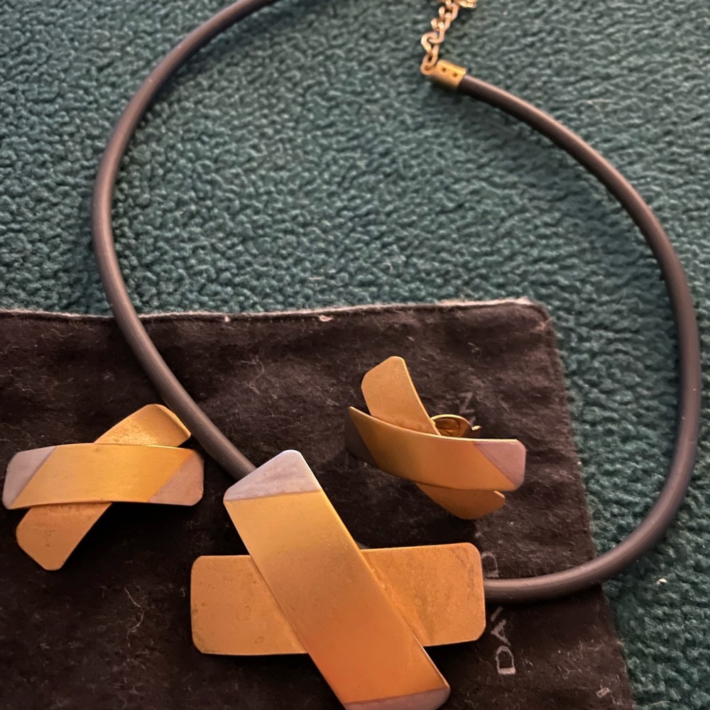 Earrings with matching chocker-gold and silver toned